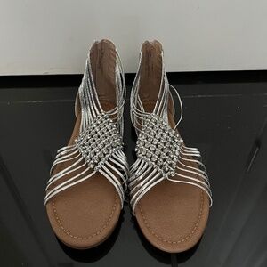 NINA Boho Style Silver Sandals - Size 6.5/7